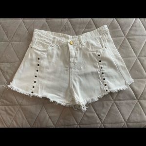 White high waist short